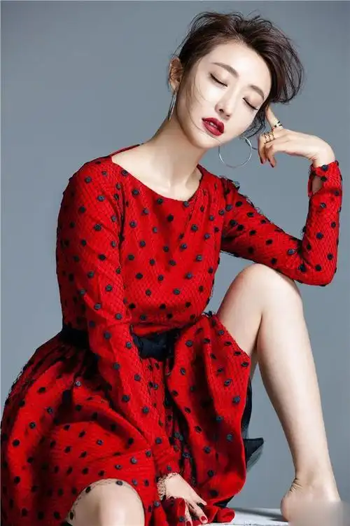 姜尘(原名姜雨辰),1987年11月27日出生于广东省,中国内陆女演员,主持