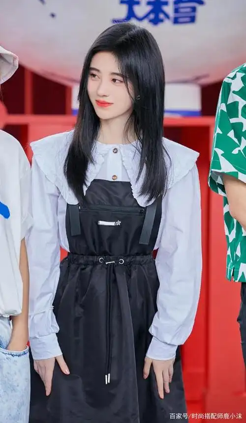 鞠婧祎的日常穿搭真"上头"!搭配温柔的蜜桃妆,每一套都很好看