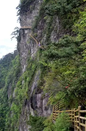 天马行空的日子 -------- 明月山青云栈道