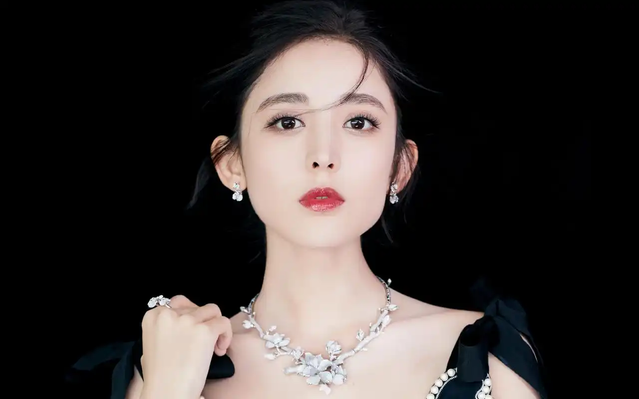 古力娜扎深v性感长裙写真图片桌面壁纸