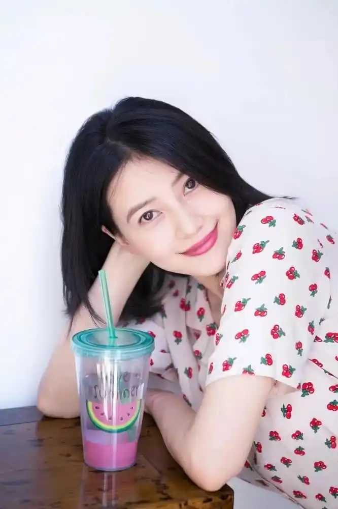 高圆圆产后分享生活状态,笑容迷人依然保持少女气质