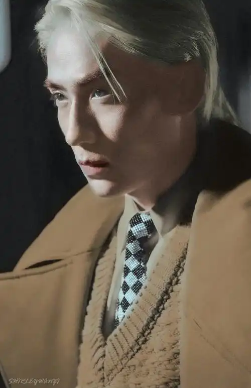 智族gq朱一龙金发大片##智族gq朱一龙三月刊封面