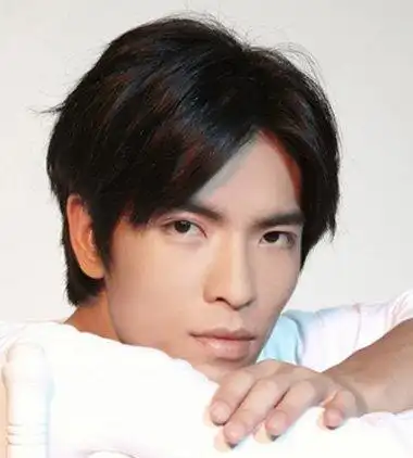 男生中分发型怎么弄 男中分发型梳法(4)