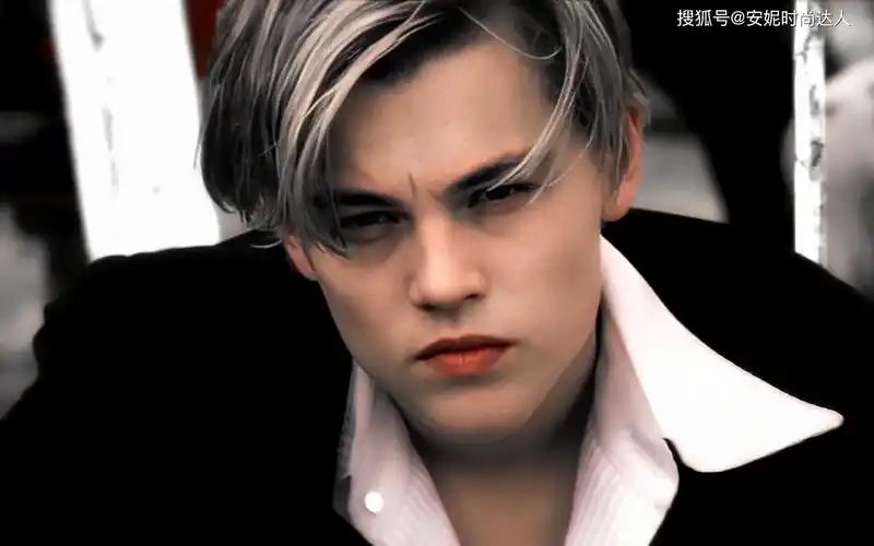 原创莱昂纳多女友现身街头,穿白裙大秀超模美腿,小23岁身材果然惊艳