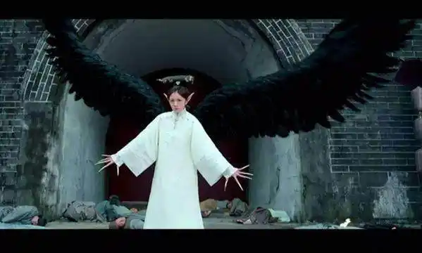 1,安以轩,在《半妖倾城》中饰演倾城的母亲应蝶,一双黑色的翅膀感觉