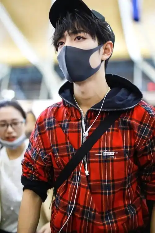 肖战的口罩神图戴着口罩辨识度还如此高的还有谁