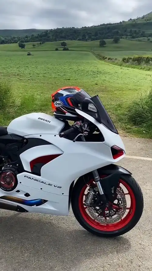 摩托车#杜卡迪机车配美景