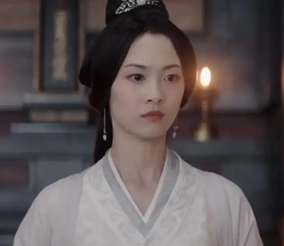 八岁就开始演电视剧,如今客串《月升沧海》,邵芸真的很美很会演