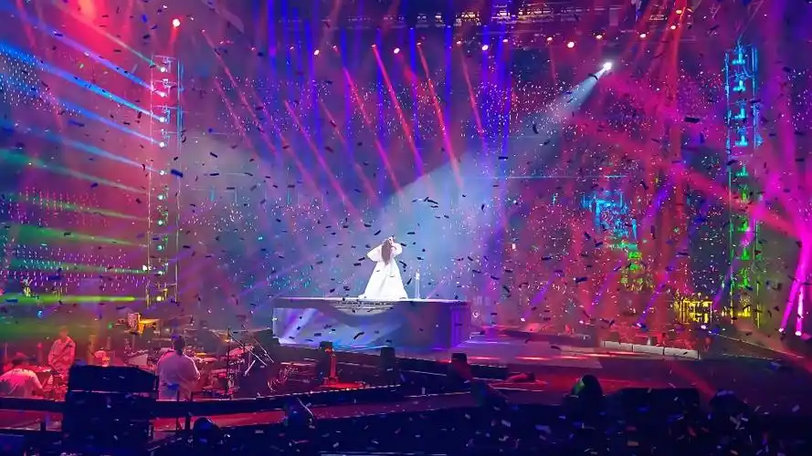 梁静茹·当我们谈论爱情演唱会《彩虹》摇滚版结尾端超赞现场