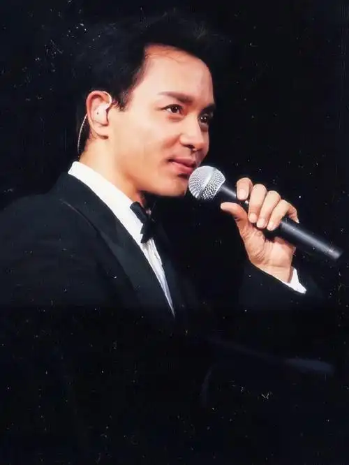 舞台上的魅力图集_张国荣_娱乐_明星娱乐资讯