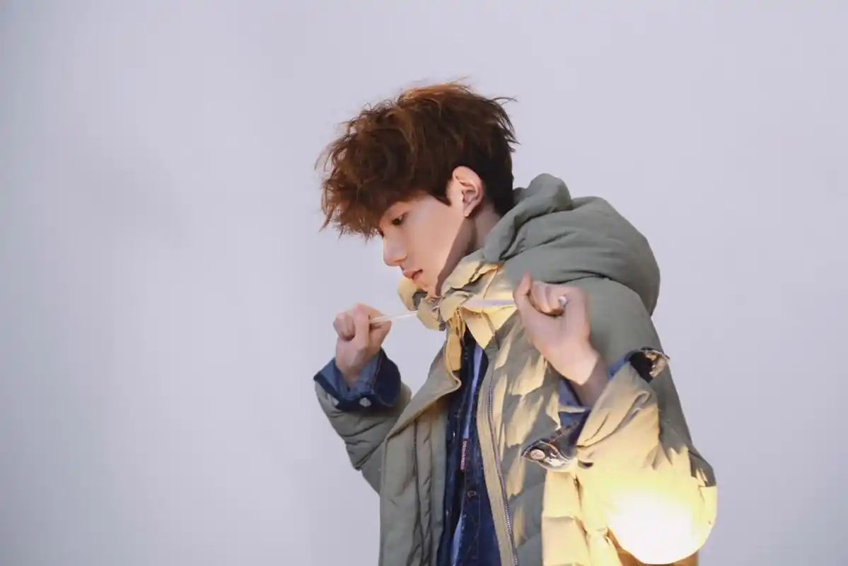 王源图片 王源青春帅气花絮照图片