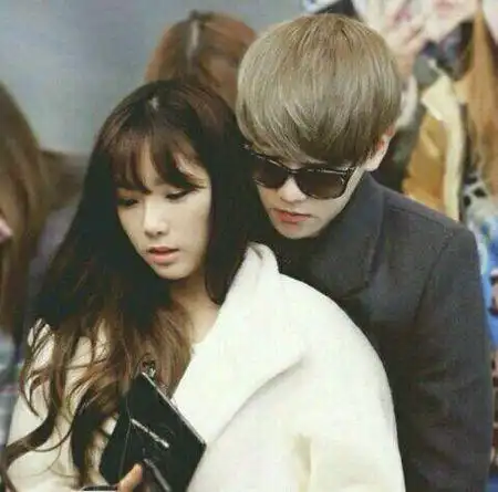 泰妍和伯贤在一起的照片越多越好