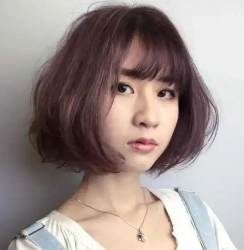 时髦的a字内扣短发发型,让女生的脸型看起来更加小巧玲珑_网易订阅