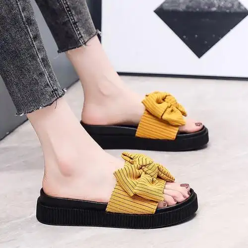 时尚外穿拖鞋女2022年新款夏季外穿洋气女士时尚ins潮露趾一字女凉