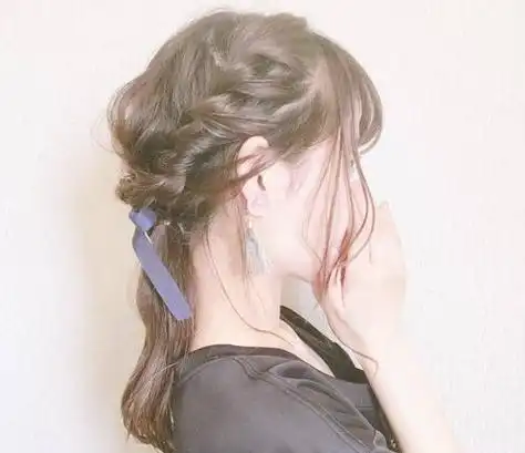 女生空气刘海编发马尾辫发型