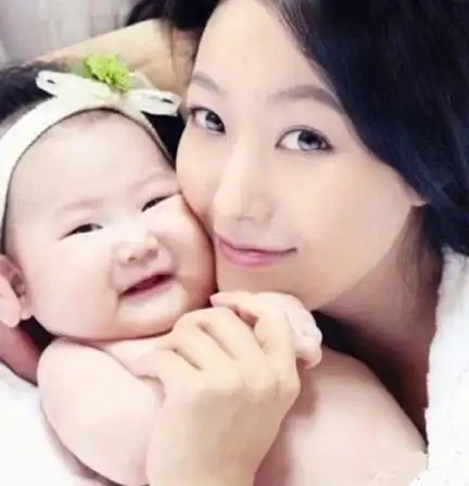 金喜善女儿被批"巨丑" 美貌是如何遗传的?