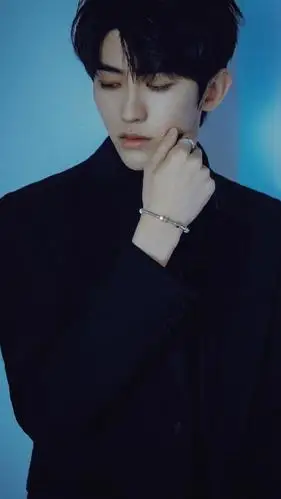 蔡徐坤帅气迷人黑色西装个人魅力写真