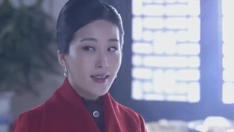 刀光枪影发现自己被骗r本人恼羞成怒竟下定决心要对付小伙