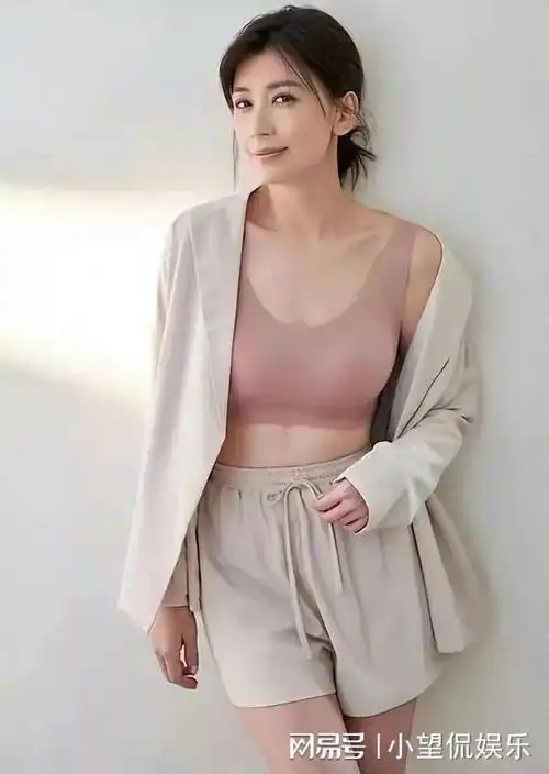 48岁贾静雯罕见晒性感照片!