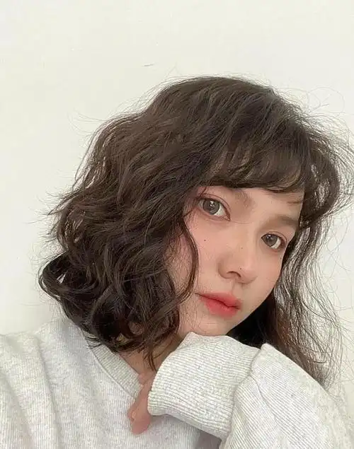 2022短发烫发发型图片女减龄 超级显脸小的短发造型