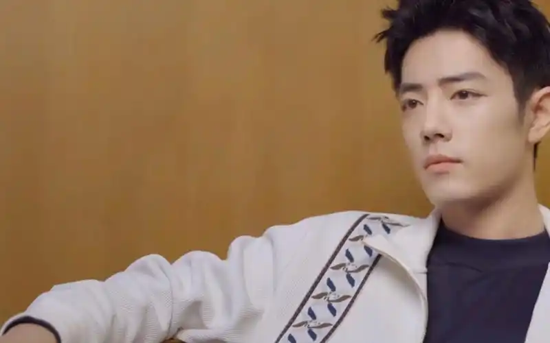 肖战品牌代言白衣造型