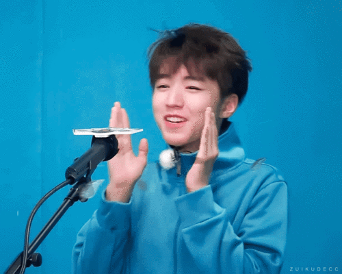 王俊凯动图 图来源于微博