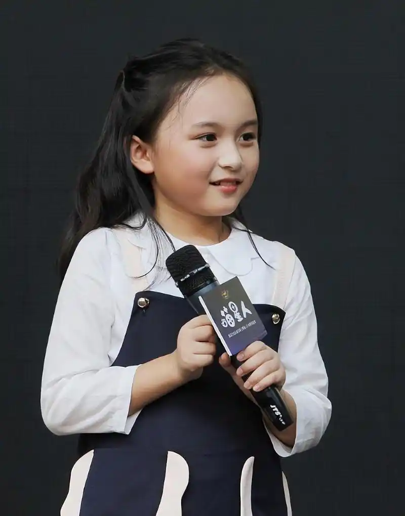 甜美童星翻身成谁?刘楚恬如今惊艳登场!