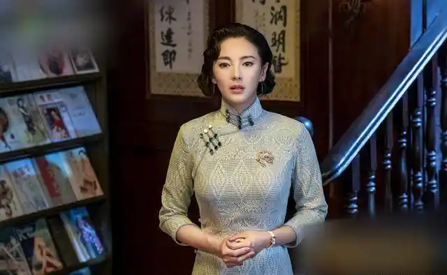 女明星穿旗袍美上热搜巩俐张曼玉李玟谁的旗袍更经典