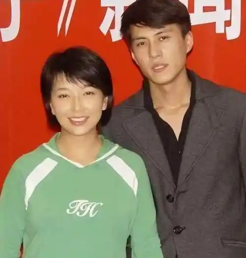 大众女神江珊:四度恋上硬汉,高曙光,靳东是前任,50岁重获爱情_腾讯