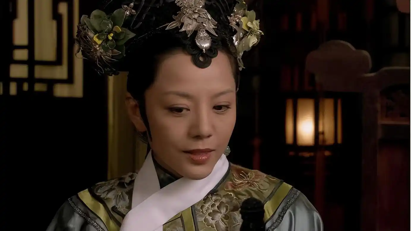 在《甄嬛传》中,敬妃未能生育,却能保全自身,是有原因的