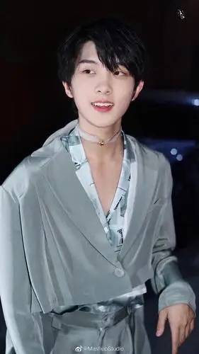 忽然发现张星特上下四颗虎牙都好尖