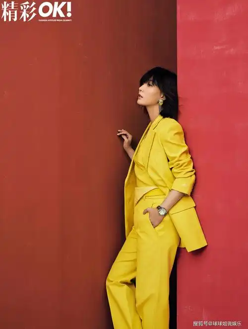 原创王珞丹最新杂志封面曝光 实力演绎简单高级职场穿搭