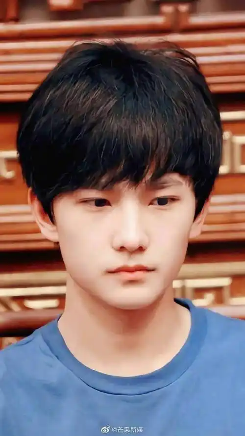 明星早期青涩照#杨洋早期照片小合集软萌可爱的奶团子!