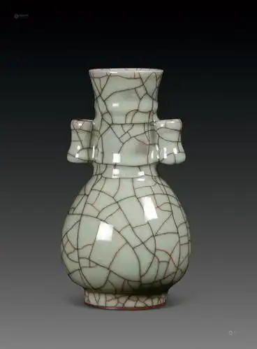 0285宋哥窑贯耳瓶