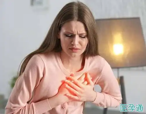 女性在经期出现胸部胀痛的情况可能是不孕的前兆吗?