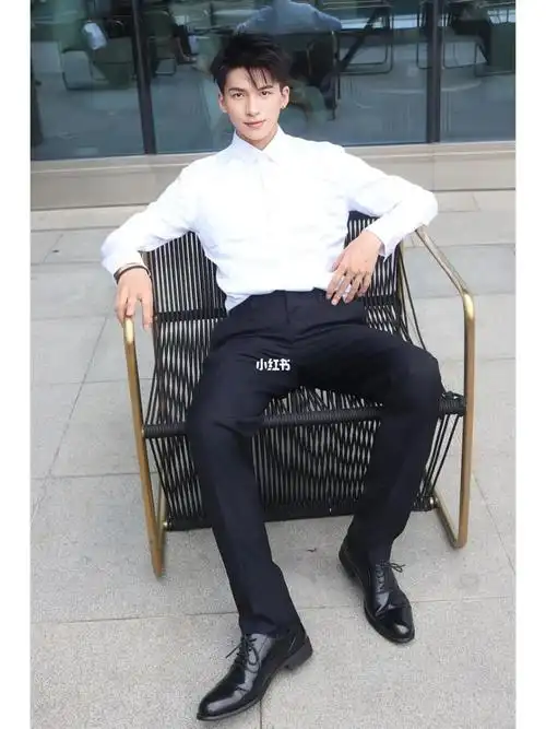 帅哥  #帅气小哥哥  #暖男  #正装皮鞋  #皮鞋  #皮鞋黑袜  #正装