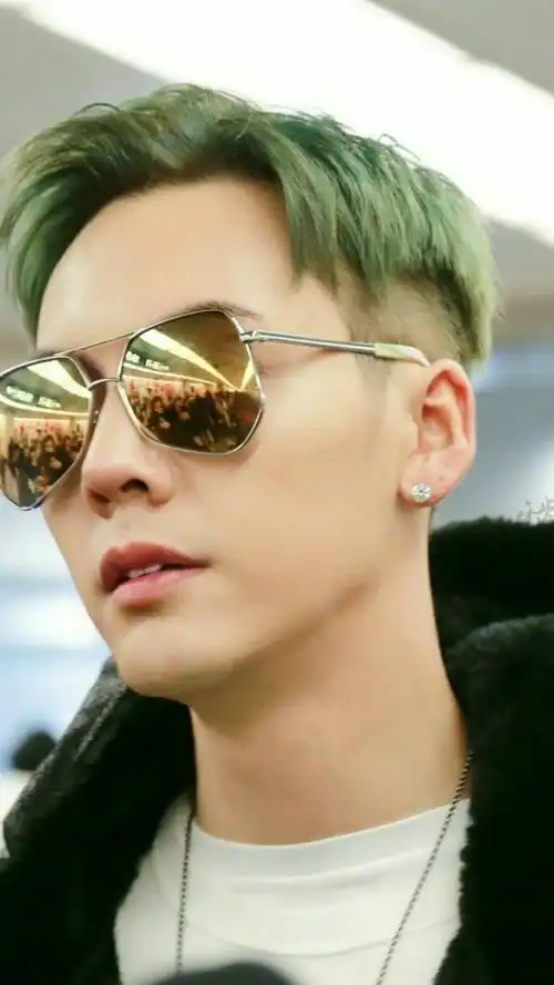 陈伟霆绿色发色超好看,又酷又有型