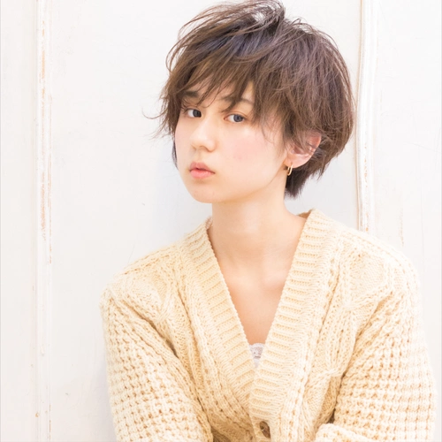 圆脸的女生怎么烫发显脸小?试试这六款卷发,时髦洋气又有品位插图6