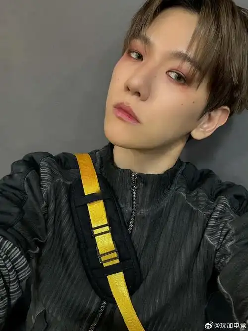 边伯贤ins更新伊泽瑞尔