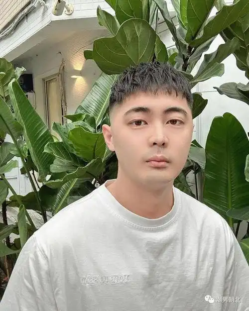 男生剪发不要只会寸头这三款发型清爽帅气适合夏季剪