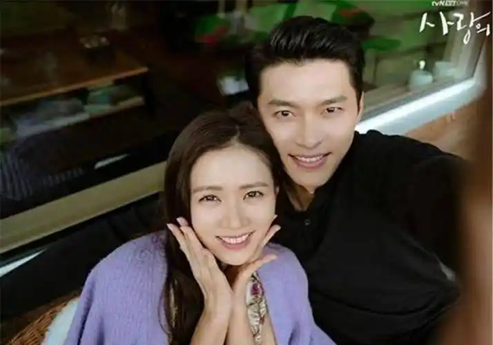 玄彬孙艺珍恋爱了!一起牵手去超市,关系甜蜜令人羡慕._情侣_感情_合作