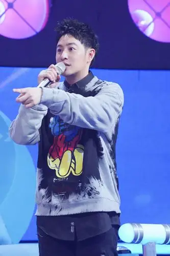 潘玮柏嗨唱转起来2玩转舞台唤起青春回忆