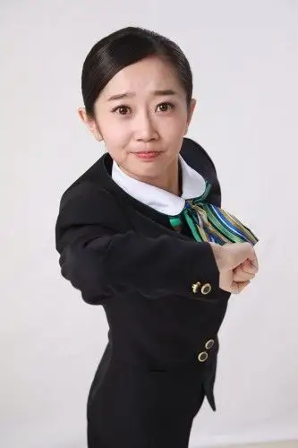 展开全部 叫陈嘉男 搜的时候要加个女.