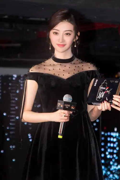 景甜出席@韩束kans#韩束黑面侠#×#sleepnomore#新品发布会,一起尽享"