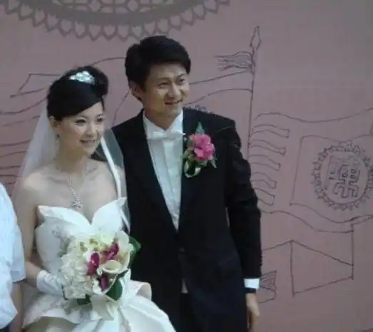 原创主持人陈蓉仅用二十天准备婚礼而万蒂妮推迟几年拍婚纱照