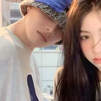 高清时尚情侣头像一人一张图片 独一无二小众潮流的微信情头最新_情侣