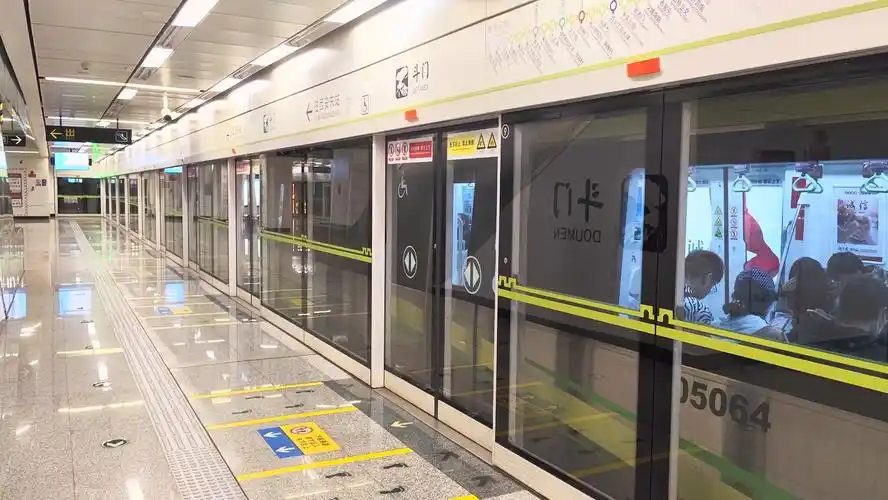 西安地铁5号线0506车组出523斗门站