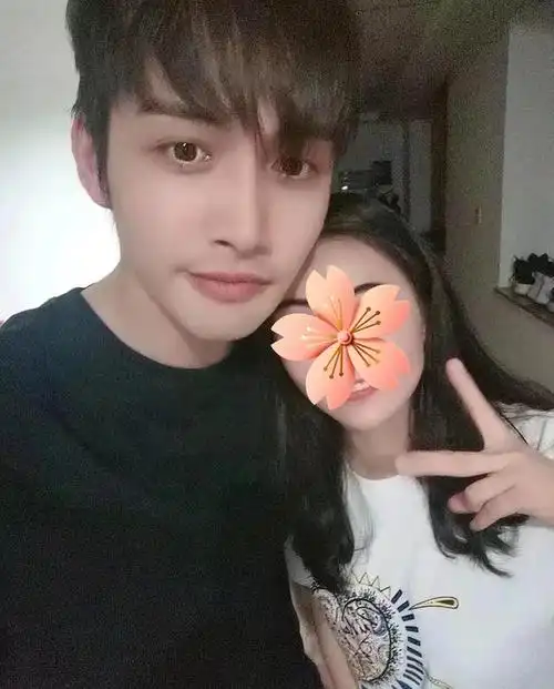 张彬彬女朋友照片是谁(网友晒出张彬彬私下饭局照) - 帮企客