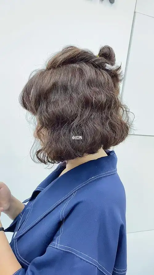 蛋蛋卷短发烫发