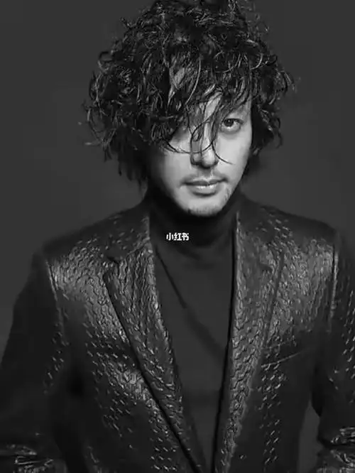 男士发型之中长发中风卷发